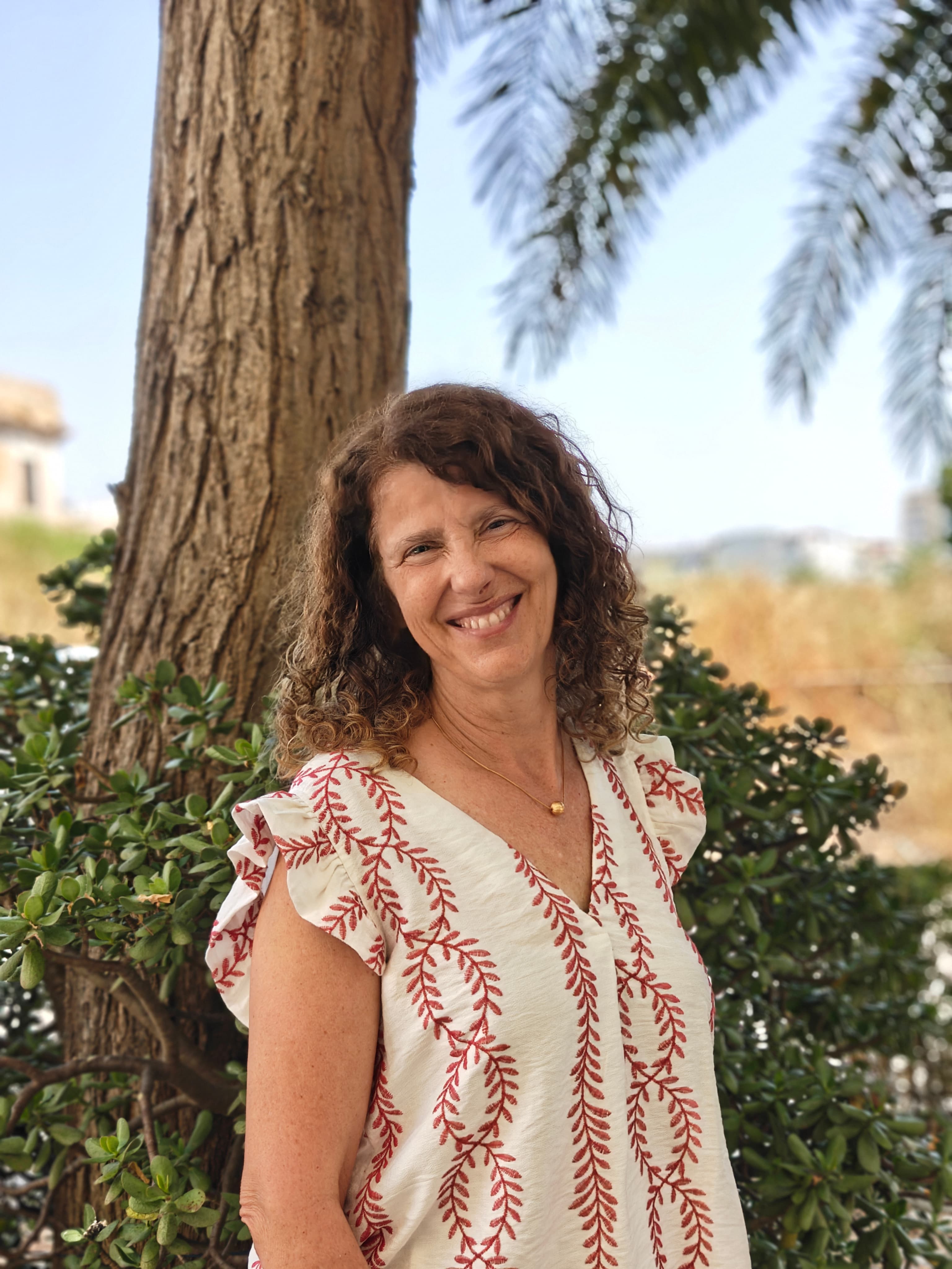 Ana, Communications na Flores à Beira-Rio